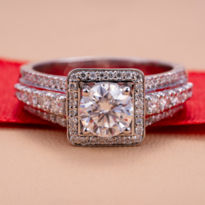 Rose gold diamond ring with a twisted band and central round diamond for elegant modern design